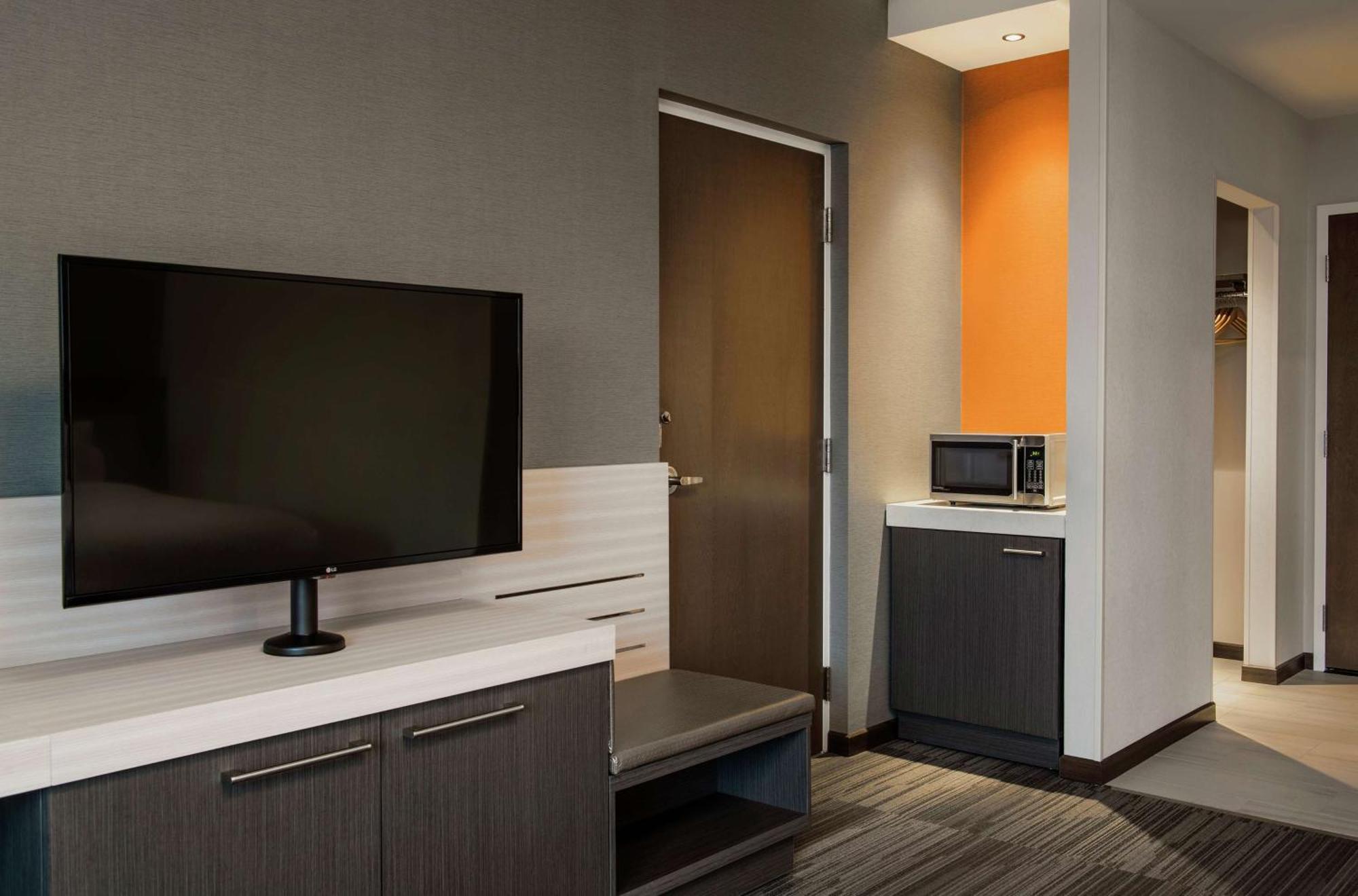 Hilton Garden Inn Winnipeg South Экстерьер фото