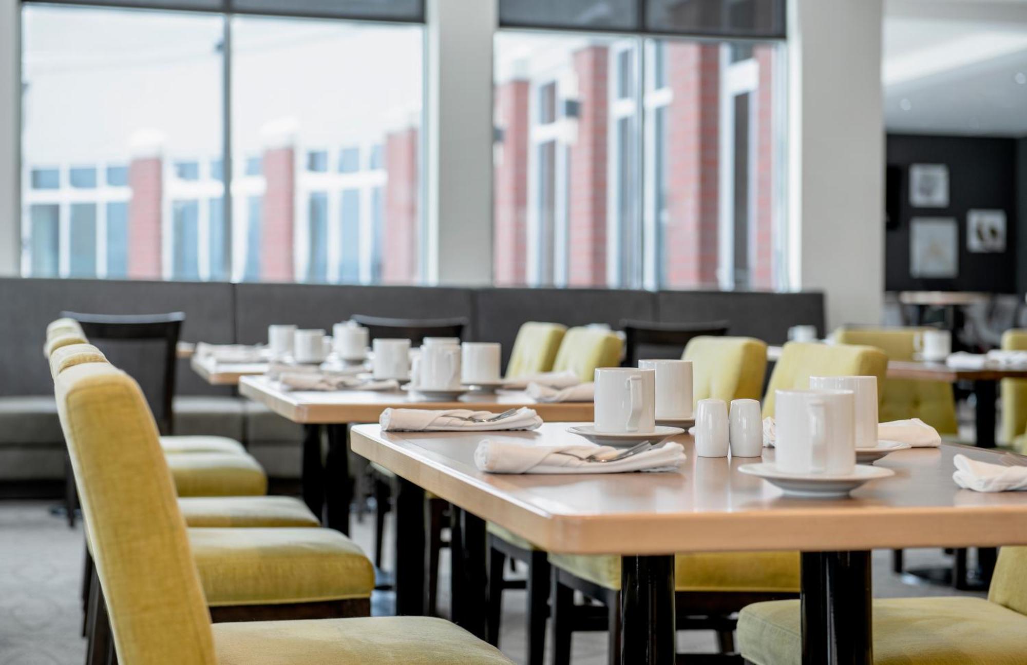 Hilton Garden Inn Winnipeg South Экстерьер фото