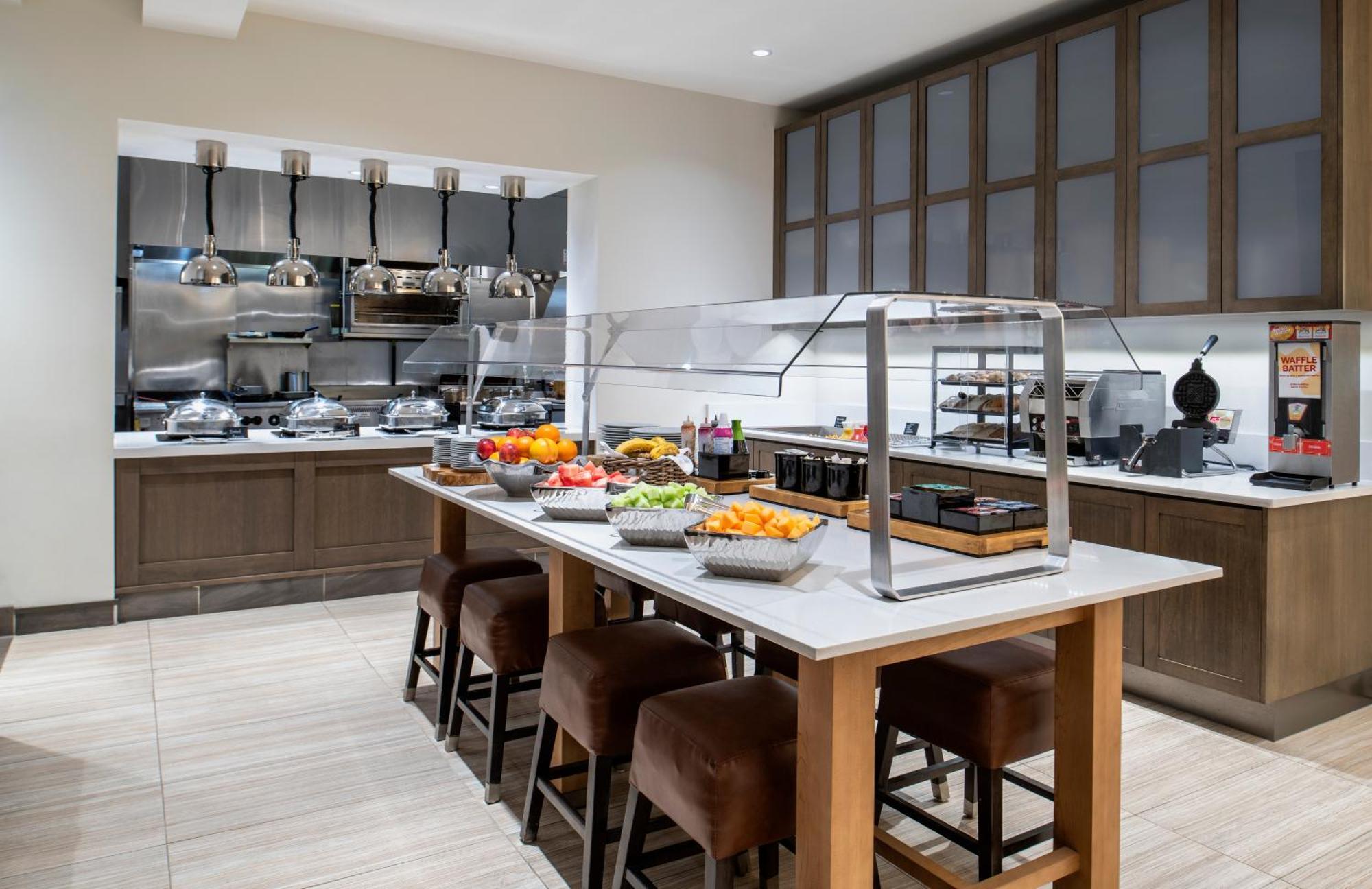 Hilton Garden Inn Winnipeg South Экстерьер фото